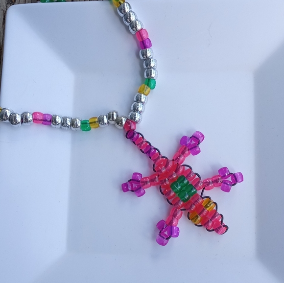 Handmade Beaded Gecko Necklace - Picture 1 of 2